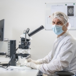 Koen aan het werk bij OPHTEC